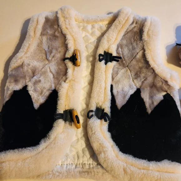 Kids' Handmade Fur Vest and Sheepskin Booties Set - Picture 3 of 5